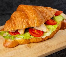 Круассан с курицей