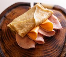 Блин с ветчиной и сыром