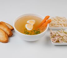 Суп Космическая история с курицей и сухариками