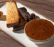 Паштет из куриной печени с урбич ореховым и джемом из лука