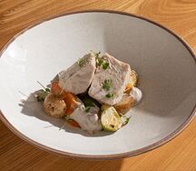 Кролик су вид с овощами и трюфельным соусом