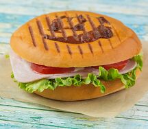 Сэндвич панини с ветчиной и сыром