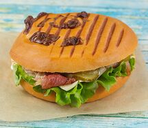 Сэндвич панини с беконом