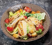 Салат Цезарь с курицей