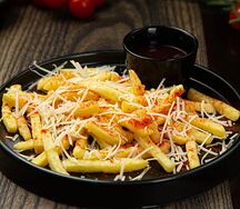 Картофель фри с паприкой и пармезаном