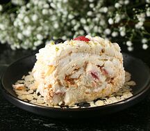 Фисташковая меренга с малиной