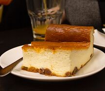 Творожная запеканка с изюмом