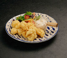 Fish and chips с соусом