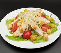 Салат Цезарь с курицей