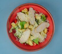 Салат Цезарь с курицей