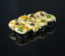 Печёные роллы с угрём под сырной шапкой и соусом унаги