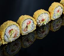 Жареные роллы с курицей