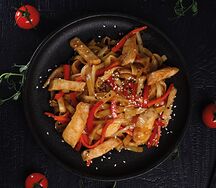 Удон с курицей в перечно-устричном соусе