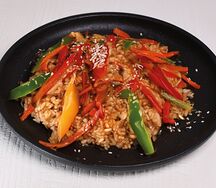 Рис с овощами и яйцом