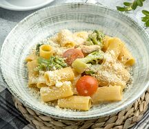 Паста с куриным филе и брокколи