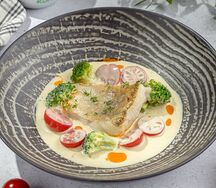 Судак с овощами в кокосовом карри