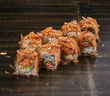 Ролл с лососем и стружкой тунца