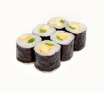 Ролл с курицей и зеленым луком