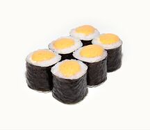 Ролл с копченой курицей и соусом спайси
