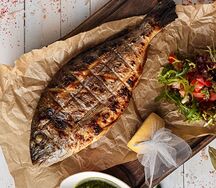 Запеченный дорадо с картофелем по-деревенски
