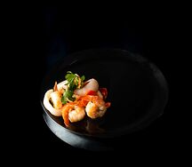 Кальмар и креветка в винном соусе