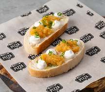 Брускетта с щучьей икрой