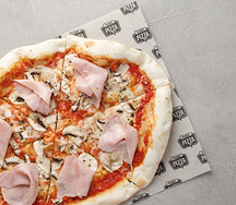 Пицца с ветчиной и грибами