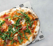 Пицца с пармой и маскарпоне