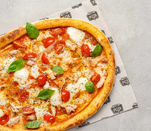 Классическая пицца с курицей и Моцареллой