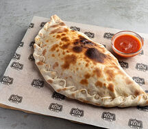 Кальцоне с ветчиной и яйцом