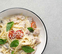 Спагетти с индейкой и беконом