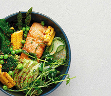 Боул с запеченным лососем