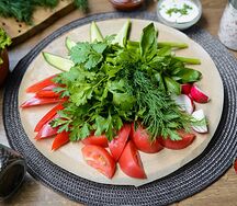 Ассорти из свежих овощей и зелени