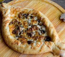 Хачапури по-аджарски с лесными грибами