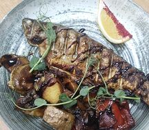 Форель с овощами