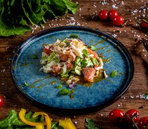Фирменный салат с мясом камчатского краба
