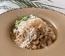 Паста с курицей и шампиньонами
