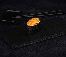 Гункан запеченный Сяке спайси