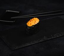 Гункан запеченный эби спайси