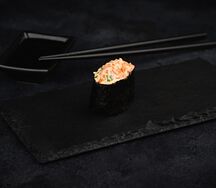 Гункан сяке спайси 