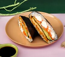 Суши-сэндвич с лососем