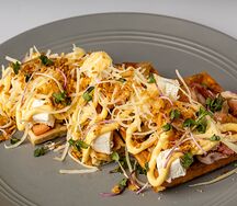 Вафли с вешенками и беконом