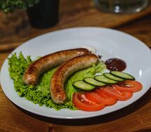 Купаты на тарелке