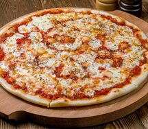 Пицца с сыром сулугуни