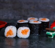 Мини-ролл с лососем