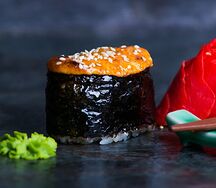 Запеченное суши со снежным крабом