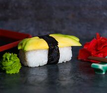 Нигири-суши с авокадо