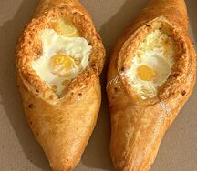 Хачапури по-аджарски с беконом