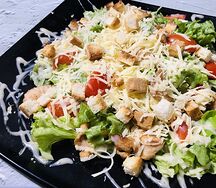 Салат Цезарь с курицей