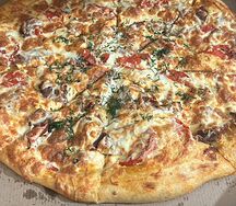 Пицца с сосисками